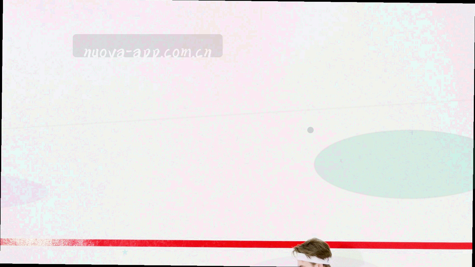 夜晚城市球场外围的人群与灯光，画面偏暗并带有青色霓虹反光